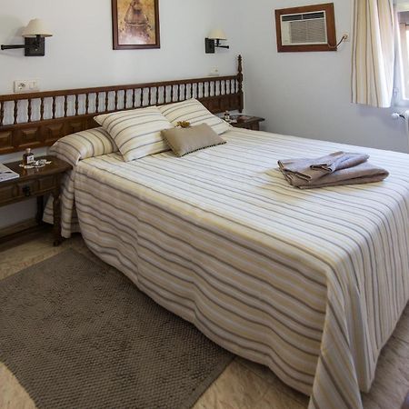 Hostal Alba Taruta Guadalupe  Phòng bức ảnh