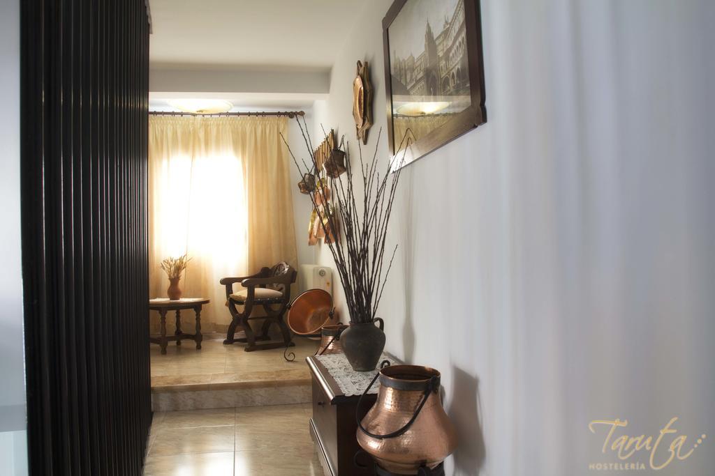 Hostal Alba Taruta Guadalupe  Ngoại thất bức ảnh