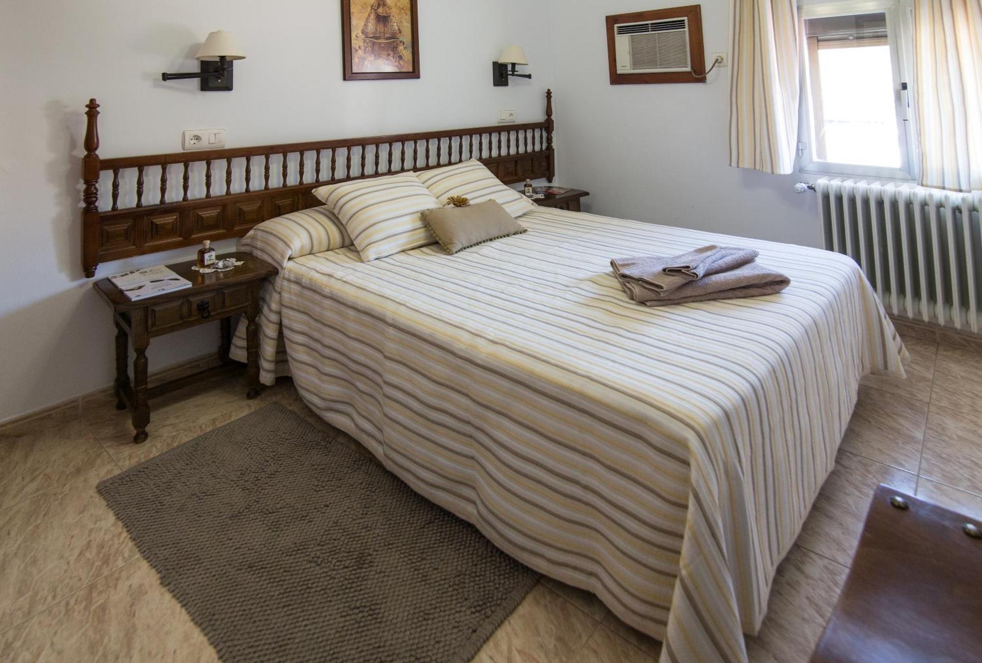 Hostal Alba Taruta Guadalupe  Phòng bức ảnh