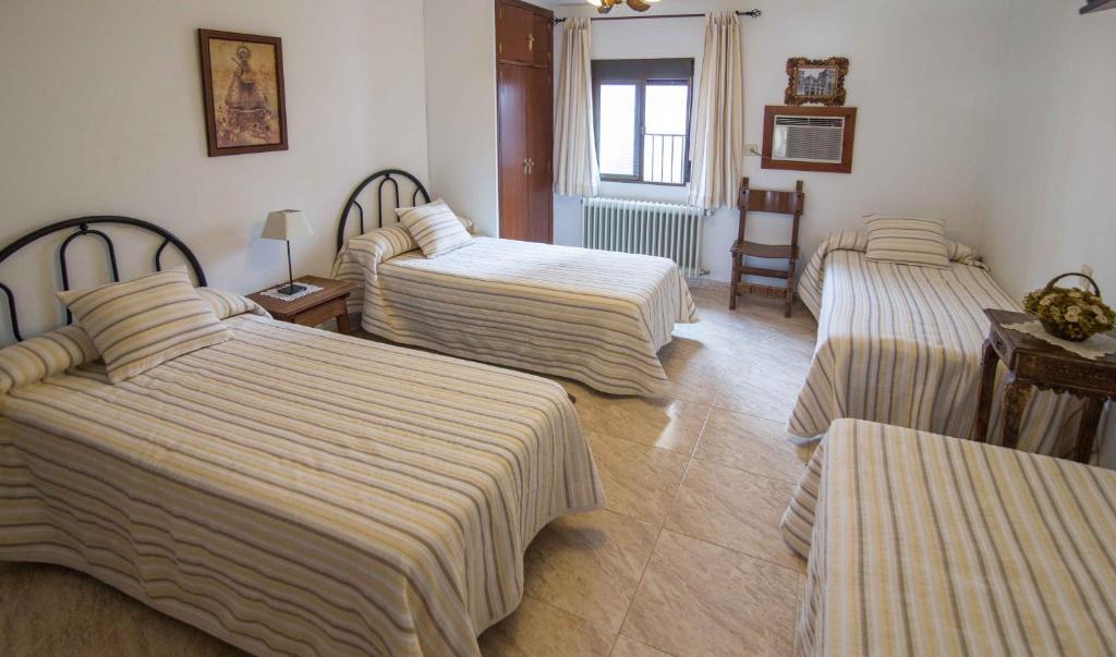 Hostal Alba Taruta Guadalupe  Ngoại thất bức ảnh