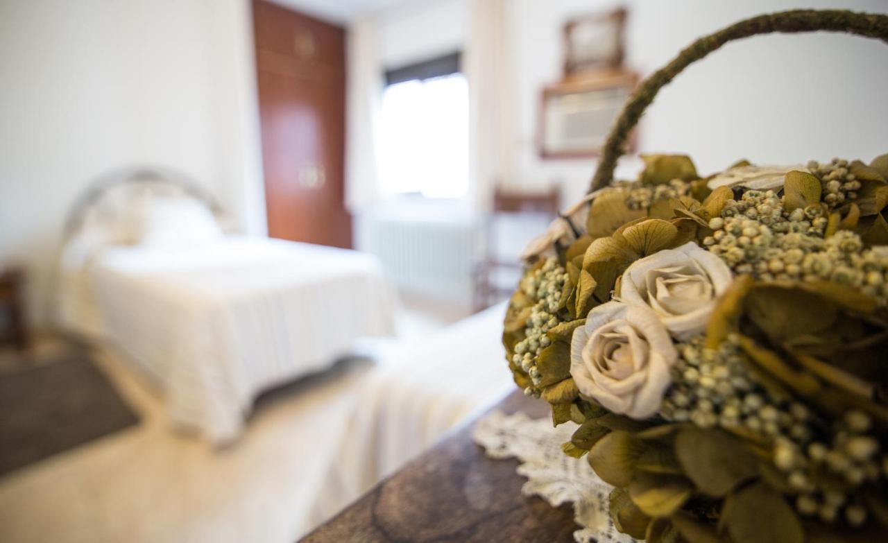 Hostal Alba Taruta Guadalupe  Ngoại thất bức ảnh
