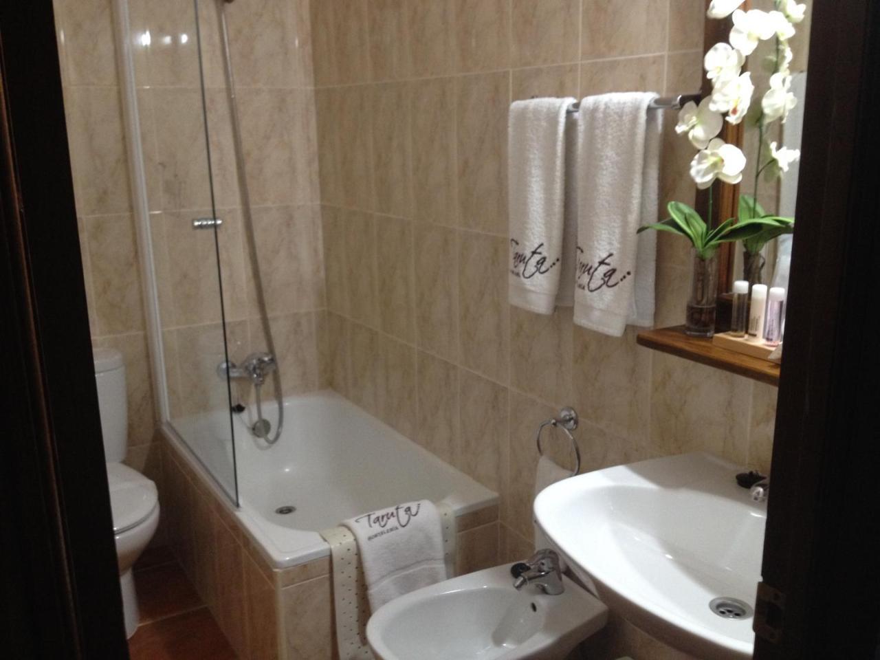 Hostal Alba Taruta Guadalupe  Ngoại thất bức ảnh