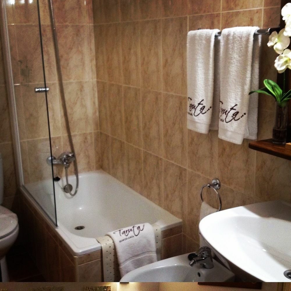 Hostal Alba Taruta Guadalupe  Ngoại thất bức ảnh