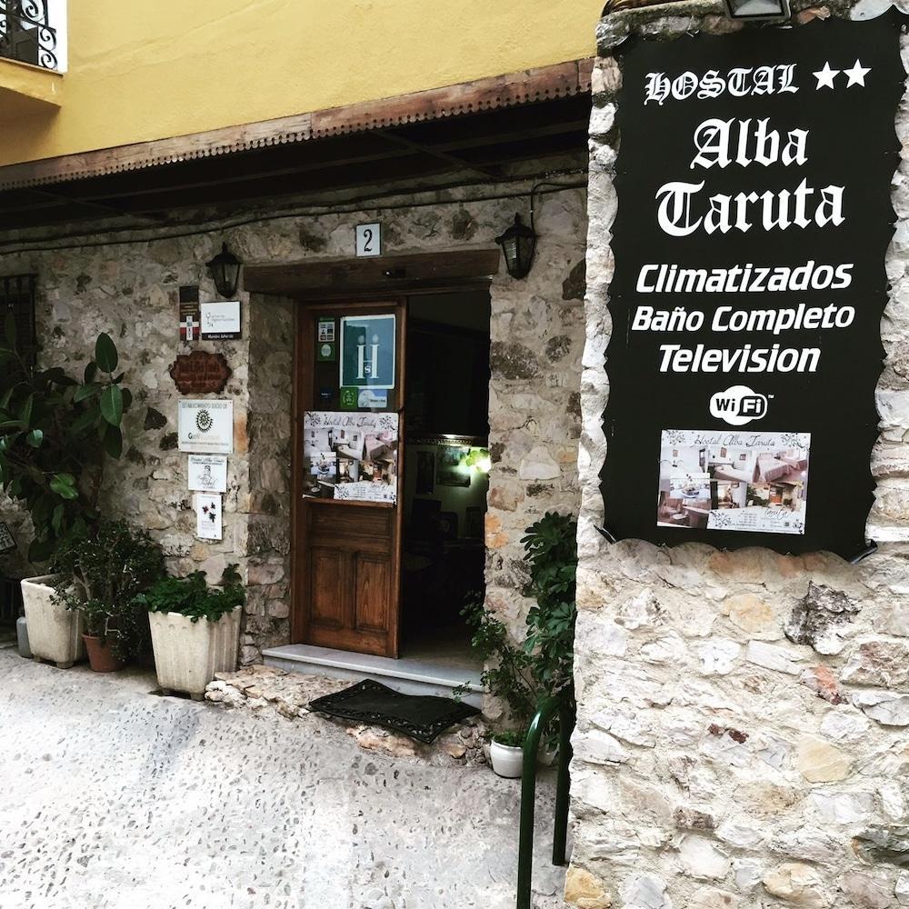 Hostal Alba Taruta Guadalupe  Ngoại thất bức ảnh
