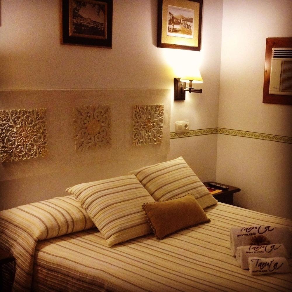 Hostal Alba Taruta Guadalupe  Ngoại thất bức ảnh